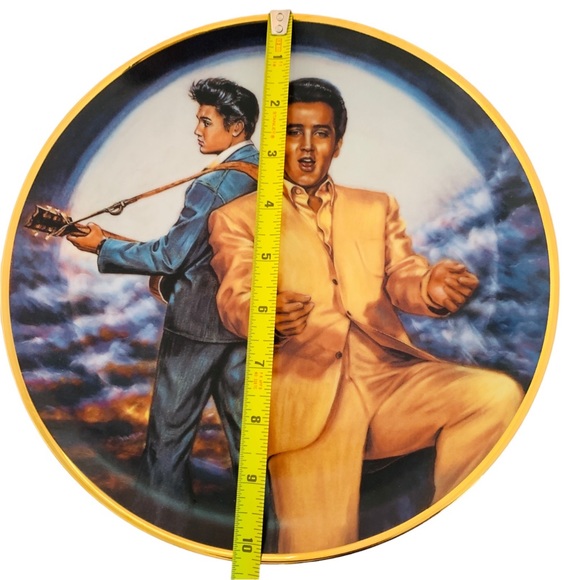 Elvis Presley Memorabilia 
Rockin' In The Moonlight' Porcelain Plate - Picture 4 of 12